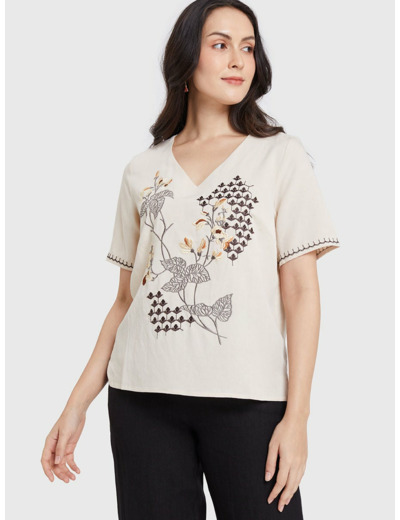 เสื้อเบลาส์ผู้หญิงตกแต่งลายปัก คอวี