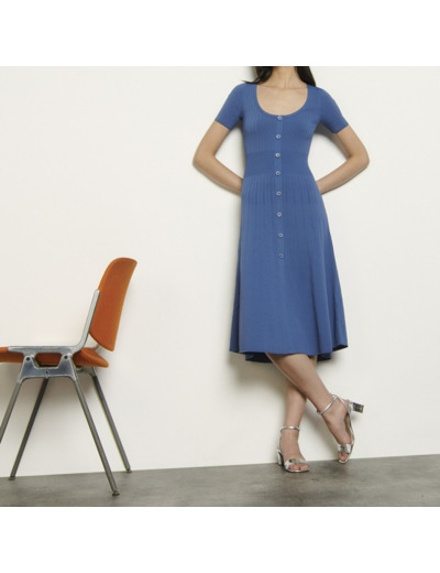 Robe en maille boutonnée